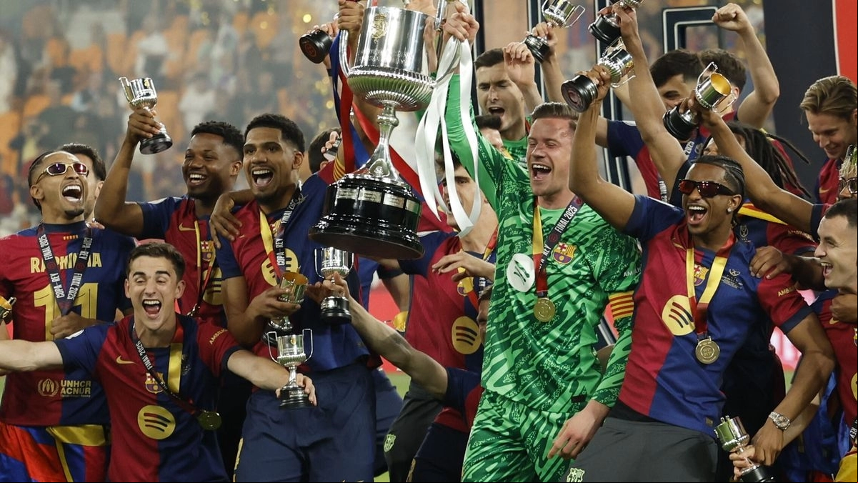 Los jugadores del Barcelona celebran la Copa del Rey