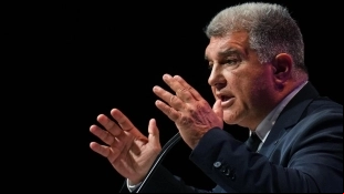 Fichajes Barcelona: Laporta señala a su fichaje favorito / Ara.cat