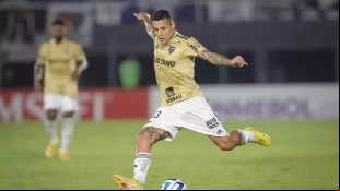 Guilherme Arana, Brazilian player of interest to PSG