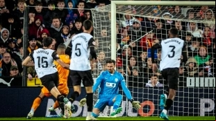 Enzo Barrenechea quiere quedarse en el Valencia / Semprevalencia