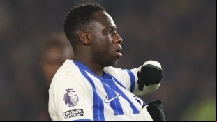 Tres gigantes de la Premier League muestran interés en una joya del Brighton
