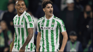Los jugadores del Real Betis celebran un gol