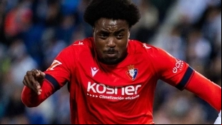 Los 2 clubes que quieren sacar a Enzo Boyomo del Osasuna